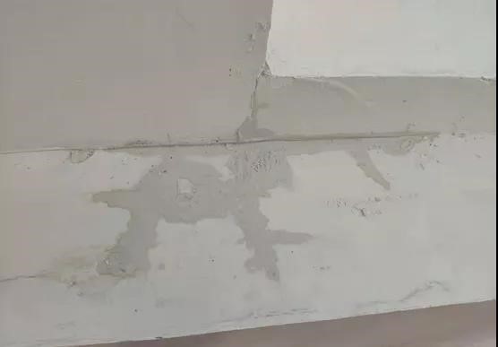 屋顶漏水怎么办？如何进行屋顶漏水补漏？雨虹教你找准漏水原因